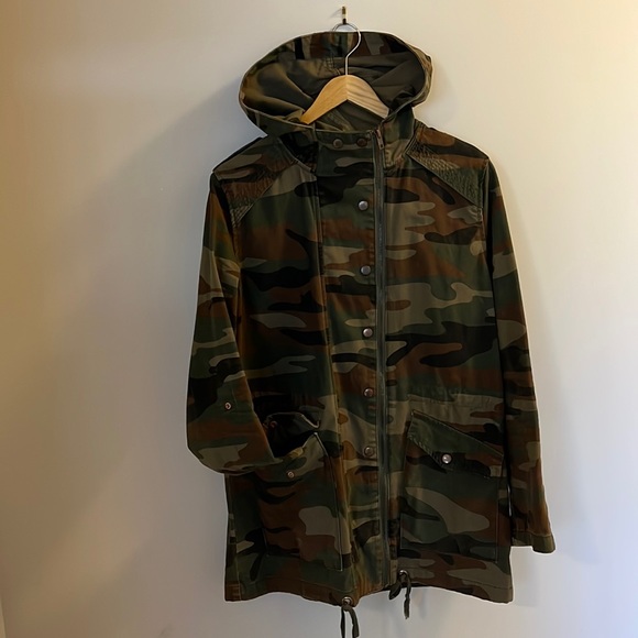 Forever 21 Women’s Hooded Camo Jacket, size medium. - Picture 1 of 3